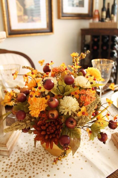 Dollar Store Flower Arrangements, Store Flower Arrangements, Fake Flower Arrangements Diy, Faux Outdoor Plants, Flowers For Fall, Dollar Tree Flowers, Basket Centerpieces, Fake Flower Arrangements, Pretty Bouquet