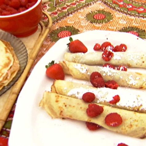 Hungarian Crepes, Hungarian Pancakes, Yummy Crepes, Hungarian Sweets, Hungarian Food, Crepes Recipe, Hungarian Cuisine, International Dishes, Jewish Food