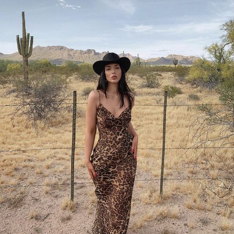 Credit: @yvzux Ivona Zupet, Looks Country, Pastry Chef, Leopard Print Dress, Mode Inspiration, Looks Vintage, Fashion Outfit, Outfits Casuales, Tequila