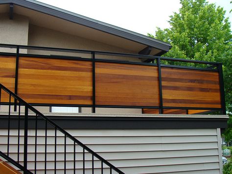 Metal Framed Horizontal Wood Privacy Rail Horizontal Deck Railing, Wood Deck Railing, House Canopy, Metal Deck Railing, Aluminum Railing Deck, Deck Railing Design, Deck Privacy, Balcony Privacy, Canopy Bedroom