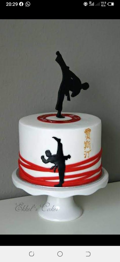 Birthday Cupcakes Ideas For Boys, Birthday Cupcakes Ideas, Ninja Birthday Cake, Karate Cake, Ninja Cake, Karate Birthday, Sports Themed Cakes, Birthday Party Boy, Cupcakes Ideas