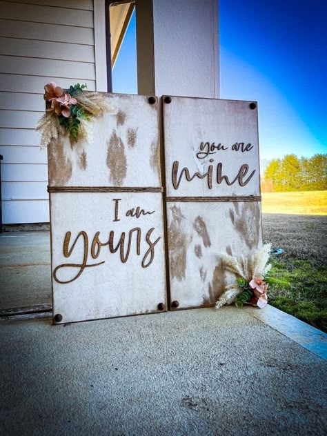 Signs To Sell, Rustic Homestead, Western Living Room Decor, Cow Skull Decor, Ranch House Decor, Distressed Signs, Door Signs Diy, Ball Wedding, Diy Porch