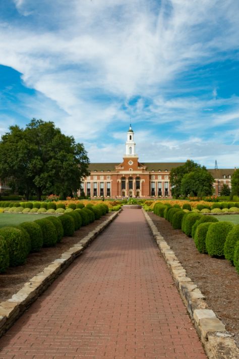 Oklahoma City University, Go Pokes, College List, Graduation Poses, Red Dirt, Oklahoma State Cowboys, Oklahoma State University, Dream College, College Town