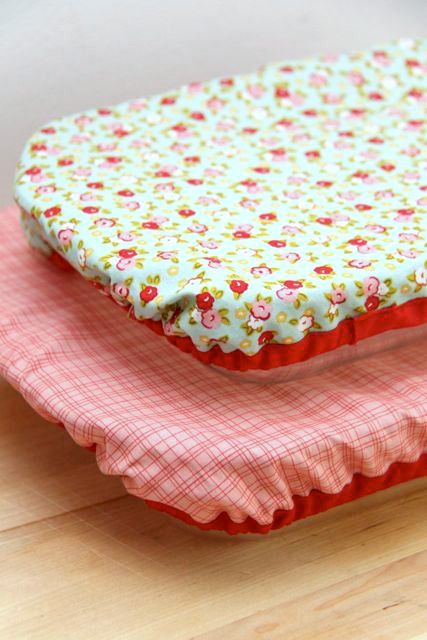 DIY Reusable and Washable Baking Dish Covers Tutorial - Smashed Peas & Carrots Fat Quarter Projects, Beginner Sewing Projects Easy, Leftover Fabric, Fabric Baskets, Sewing Projects For Beginners, Sewing Skills, Love Sewing, Sewing Tips, Sewing For Beginners