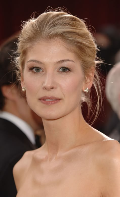 Rosamund Pike I know her from Pride & Prejudice and Jack Reacher. She is also filming Gone Girl to be released in 2014! Rosamond Pike, Rosemund Pike, Rosamund Pike, Bond Girls, Gillian Anderson, Jane Fonda, Celebrity Weddings, Pretty Woman, Wedding Hairstyles