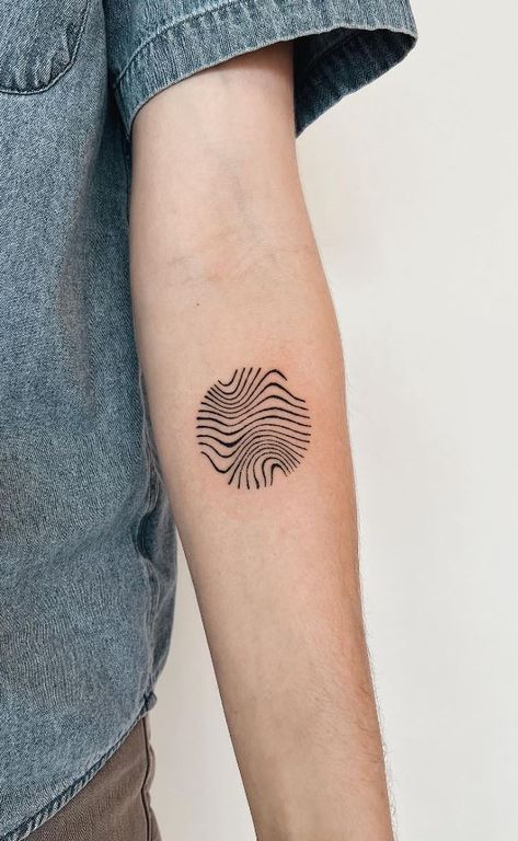 The Best Hand-Poked Tattoos - TheTatt Circle Tattoo Design, Beautiful Tattoo Designs, Negative Space Tattoo, Black Line Tattoo, Electric Tattoo, Circle Tattoo, Circle Tattoos, Shape Tattoo, Handpoke Tattoo