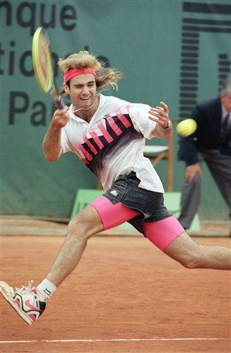 Andre Agassi -- not your run-of-the-mill tennis player and champion Nike Air Tech Challenge Ii, Tennis Halloween Costume, Vintage Tennis Fashion, Us Open Outfit, Tennis Halloween, Old School Tennis, 90s Workout, Tennis Pics, 80s Tennis