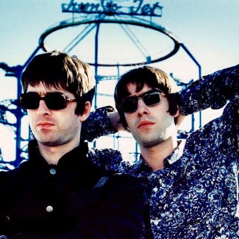 Double D on Instagram: "BROTHERS ❤️ 🏴󠁧󠁢󠁥󠁮󠁧󠁿 #LiamGallagher #Oasis #Madferit #Eyebrows #NoelGallagher #england #rockstars #brothers #Manchester #happiness #rockstars #retro #90s #stayyoung" Liam Gallagher 1994, Drawing Hearts, Oasis Album, Small Widget, Liam Gallagher Oasis, Liam And Noel, Sea Monkeys, Oasis Band, Noel Gallagher