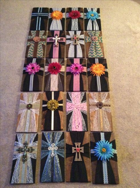 Easter Crosses Crafts Diy, Picture Frame Cross, Wooden Cross Crafts, Burlap Cross, Cross Wall Art, Picture Frame Crafts, Barn Wood Crafts, Christian Crafts, Cross Crafts