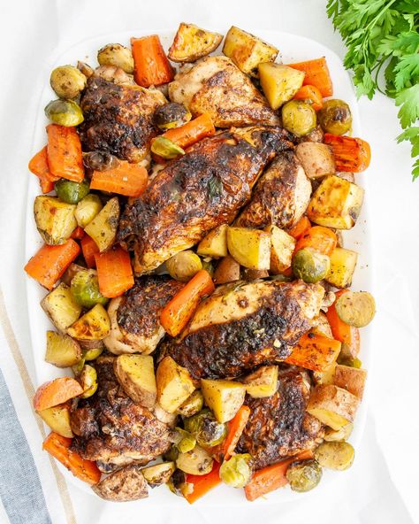 Roasted Chicken With Potato And Carrots, Chicken And Roasted Carrots, Onepan Recipe, Braiser Recipes, Carrots Baked, Baked Chicken With Vegetables, Roasted Chicken With Vegetables, Roast Chicken And Vegetables, Roasted Chicken And Vegetables