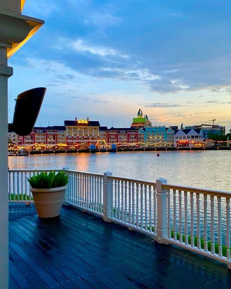 Disney Hotel Aesthetic, Disney World Resorts Aesthetic, Boardwalk Disney World, Disney World Resort Aesthetic, Disneys Boardwalk, Boardwalk Inn Disney World, Disney Boardwalk, Disney Resort Hotels, Disney World Hotels