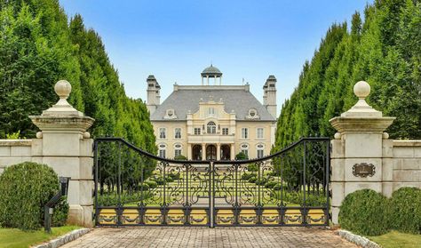 European Style Mega Mansion New Palace, Mega Mansions, European Castles, Sweet Home Alabama, Beautiful Houses, Birmingham Alabama, Large Homes, Home Photo, Maine House