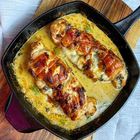 Chicken Roulade with Mushrooms in creamy sauce - TasteAbroad Chicken Roulade Recipe, Chicken Roulade, Prosciutto Wrapped Chicken, Roulade Recipe, Chicken Piccata Recipe, Prosciutto Wrapped, Sunday Dinners, Wrapped Chicken, Chicken Rolls