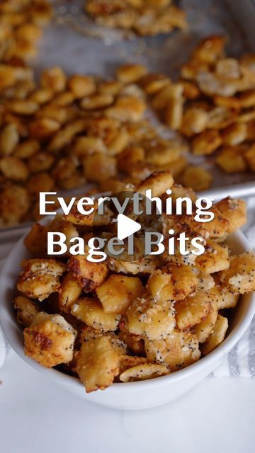 12 Tomatoes on Instagram: "For soups, salad or just snacking! Full recipe here: https://12tomatoes.com/everything-bagel-bits/ #everythingbagel #oystercrackers #recipeideas #everythingbutthebagel #recipe #snack #food #foodie" Everything Bagel Bites, Bagel Bites Recipe, Quick Snacks For Kids, Party Food Easy Appetizers, Bagel Recipe Easy, Bagel Bites, Snack Mix Recipes, 12 Tomatoes, Recipes Appetizers And Snacks