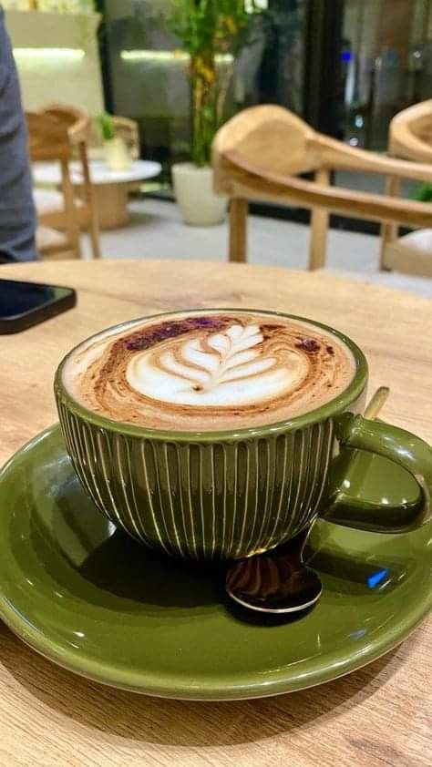 Aesthetic Coffee Pics, Cafeteria Aesthetic, Coffee Board, Coffee Shop Aesthetic, Coffee Wallpaper, Coffee Obsession, Coffee Dates, Coffee Pictures, Coffee Aesthetic