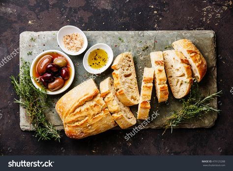 Fresh Ciabatta bread sliced on stone slate board with olives, oi Best Macaroni And Cheese, Slate Board, Christmas Recipes Easy, Ciabatta Bread, Wooden Chopping Boards, Party Inspo, Chopping Boards, Forest Theme, Camping Theme