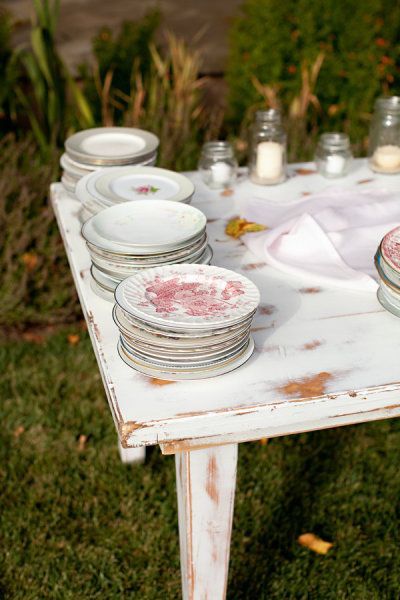 Goodwill Wedding, Backyard Wedding Party, Mismatched Wedding, Clever Decor, Shabby Chic Wedding Decor, Mismatched Plates, Chic Wedding Decor, Wedding China, Napa Wedding