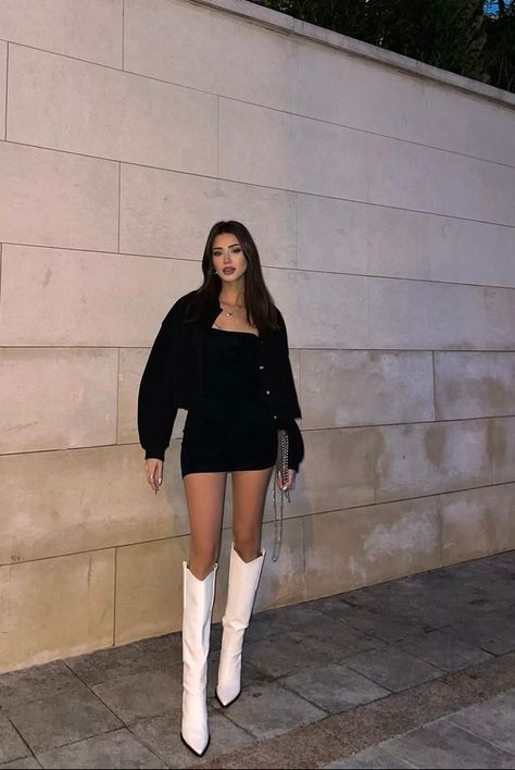 Black Dress With White Jacket, Tube Dress Outfit Casual, Long Black Boots Outfit, Tube Dress Outfit, Black Mini Dress Outfit, Western Boot Outfit, White Boots Outfit, Outfit Botas, Fancy Short Dresses