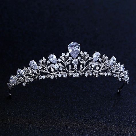 Crystal Bridal Tiaras, Silver Tiara, Beautiful Tiaras, Princess Jewelry, Headpiece Jewelry, Magical Jewelry, Crystal Tiaras, Bridal Tiara, Fantasy Jewelry