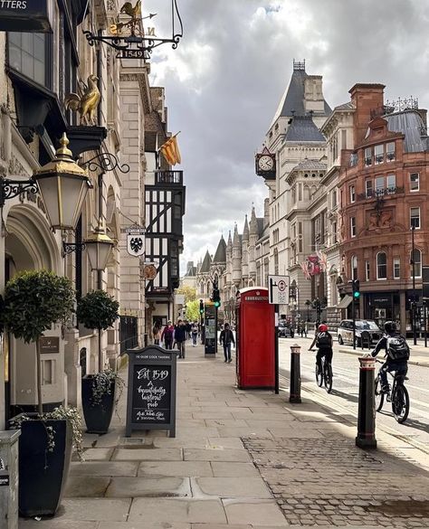 Beautiful & Amazing Nature Fleet Street, Awesome Things, Amazing Nature, Great Britain, Europe Travel, United Kingdom, London, Architecture, Travel