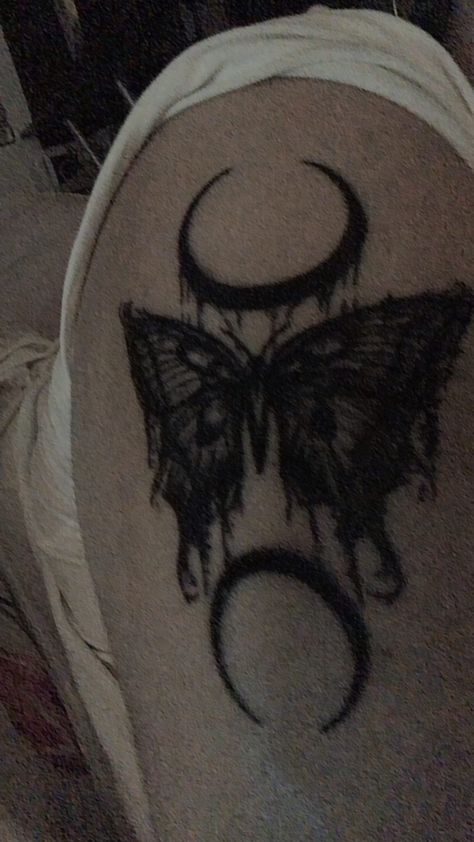 Grunge Shoulder Tattoo, Dark Tattoos Women, Grunge Back Tattoo, Dark Aesthetic Tattoo, Scary Butterfly Tattoo, Goth Butterfly, Dark Feminine Tattoos Sleeves, Gothic Patchwork Tattoo, Dark Feminine Tattoo Arm Sleeve