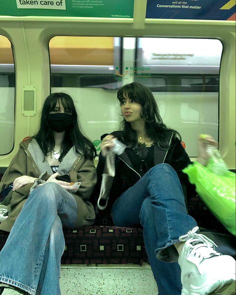 Subway Fashion, Grunge Pictures, Subway Surfers, Trendy Fits, Grunge Girl, Nyc Life, New York Photos, Friend Poses, 2000s Fashion