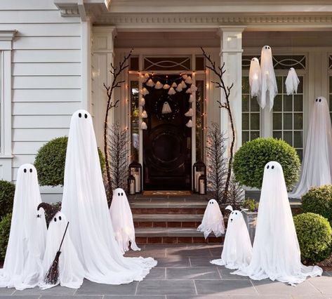 We are sharing over 35 epic Halloween front porch decor ideas that you are going to want to replicate! These are all gorgeous and so fun for Fall and Halloween! Porche Halloween, Pottery Barn Halloween, Outside Halloween Decorations, Halloween Outside, Elegant Candle Holders, Casa Halloween, Halloween Front Porch Decor, Hanging Ghosts, Ghost Lights