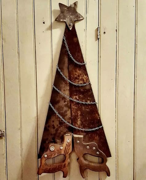 Christmas Diy Tree Decor, Farmhouse Christmas Tree, Creative Christmas Trees, Metal Christmas Tree, Unique Christmas Trees, Metal Christmas, Navidad Diy, Cadeau Diy, Saws