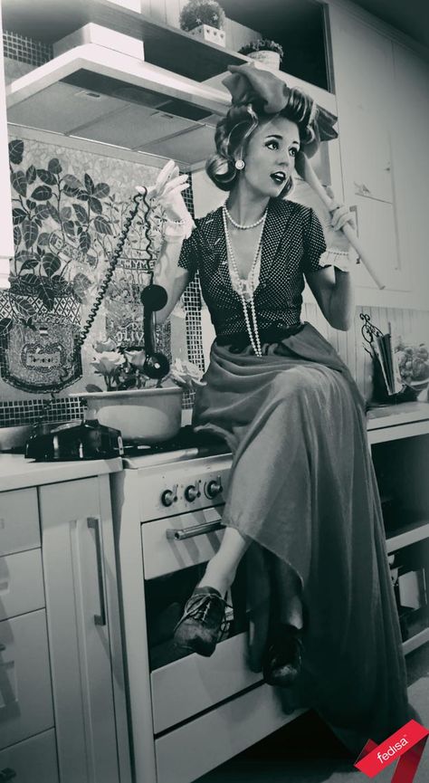 80s Housewife Aesthetic, 50s Housewife Photoshoot, 50s Housewife Aesthetic Dark, Vintage Housewife Photoshoot, 50s Fashion Photography, Murderous Housewife, 60s Housewife Aesthetic, 1930s Housewife, 1920s Housewife