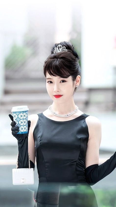 Iu Hotel Deluna, Luna Fashion, Face Girl, Black Look, All Black Looks, Iu Fashion, Cute Face, Kim Soo Hyun, Korean Actresses