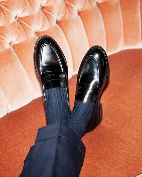 Black Leather Loafers Outfit, Loafers Men Outfit, Black Loafers Men, Penny Loafers Men, Loafers Outfit, Black Suede Loafers, Classy Outfits Men, Breaking In, Cream Shoes