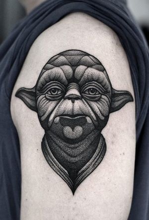 Did you spend a huge chunk of your childhood dreaming of Jedi glory? Did you ever wish that you too could be crowned the ruler of a galaxy all your own? Well if so, you’ve come to the right place to meet fellow force fans who took the plunge and immortalized their Star Wars fandom in ink. Below you... Yoda Tattoo, Mandalorian Tattoo, Star Wars Tattoo Ideas, Tattoo 2015, Science Tattoo, 13 Tattoos, Star Wars Quotes, Tattoo Zeichnungen, Tattoos Geometric