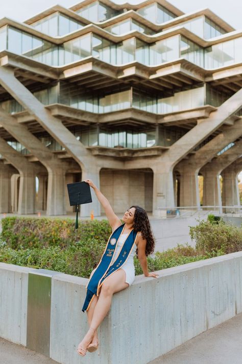 Ucsd College, Graduation Poses Cap And Gown, Ucsd Graduation, College Graduation Photography, College Grad Pictures, Outdoor Senior Pictures, Graduation Session, Senior Photography Inspiration, Grad Shoot