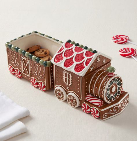 Gingerbread Candy Christmas Decor, Ceramic Advent Calendar, Gingerbread Artwork, Architecture Ceramics, Christmas Cookies And Treats, Holiday Ceramics, Gingerbread Christmas Decorations, Gingerbread Centerpiece, Gingerbread Inspiration