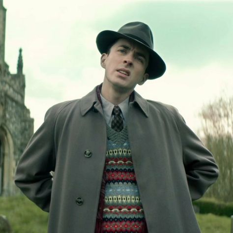 Matthew Beard in Magpie Murders Moonflower Murders, Magpie Murders, Matthew Beard, Magpie, England, Tv, Knitting