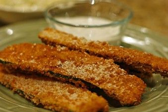 Maggiano’s Fried Zucchini with Lemon Aioli Dipping Sauce | Bonnie | Copy Me That Zucchini Pommes, Fried Zucchini Recipes, Aioli Sauce, Fried Zucchini, Lemon Aioli, Zucchini Fries, Tasty Kitchen, Cat Recipes, Truck Ideas