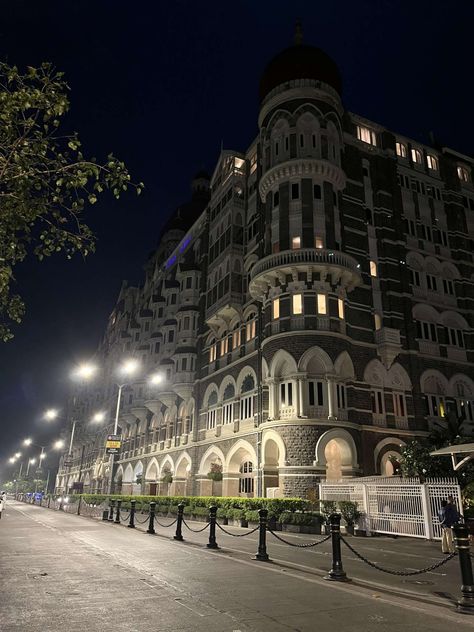 Colaba Causeway Aesthetic, Mumbai Street Aesthetic, Life In Mumbai, Mumbai Apartment Aesthetic, Nift Mumbai Aesthetic, Colaba Causeway Mumbai Aesthetic, Indian Streets Aesthetic, Churchgate Mumbai Aesthetic, Mumbai Aesthetic Night