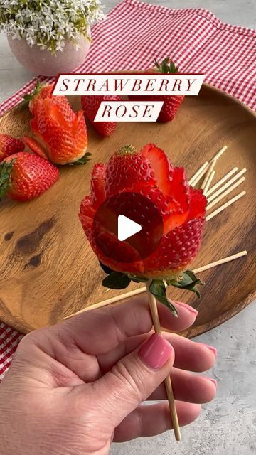 How To Cut A Strawberry Into A Rose, Strawberry Themed Charcuterie Board, Strawberry Design Ideas, Strawberry Charcuterie Board, Fruit And Cheese Charcuterie Board, Pretty Charcuterie Board, Charcuterie Lunch, Strawberry Rose, Charcuterie Spread