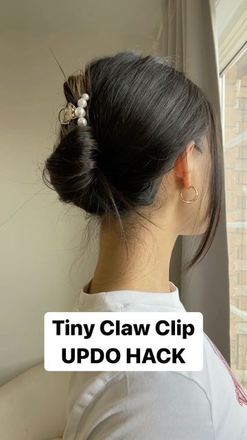 Wedding Guest Hair Claw Clip, Small Hairclip Hairstyles, Small Claw Clip Hairstyles, Jaw Clip Hairstyles, Claw Clip Medium Hair, Pinned Hair, Clip Hacks, Claw Clip Updo, Hairclip Hairstyles