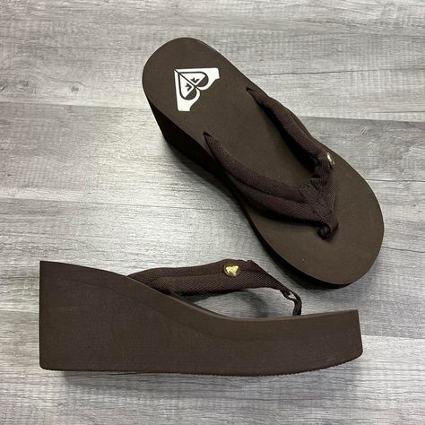 Platform Flip Flops, 90s Aesthetic, Lady Bird, Hot Outfits, Style Summer, Summer 2022, Flip Flop, Flip Flop Sandals, Black Sandals