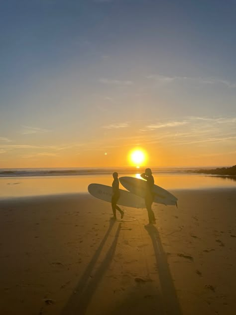 Sunset surf portugal Portugal Surfing Aesthetic, Surfing In Portugal, Surfing Portugal, Lola Core, Costa Rica Surfing, Portugal Surf, Caparica Portugal, Portugal Aesthetic, Costa Ric