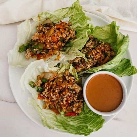 Chicken & Veggie Lettuce Wraps with Peanut Sauce - Brocc Your Body Asian Stir Fry Vegetables, Lettuce Wraps With Peanut Sauce, Low Carb Lunches, Veggie Lettuce Wraps, Brocc Your Body, Peanut Sauce Chicken, Chicken Couscous, Asian Stir Fry, Vegetarian Chicken