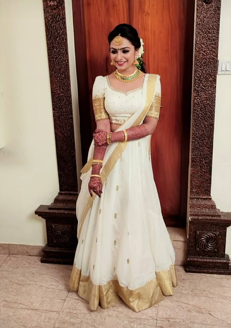 White Half Saree South Indian, Simple Half Saree Designs South Indian, Dhavani Half Saree Color Combos, Guruvayur Wedding, Half Saree Designs South Indian, Kerala Engagement Dress, Long Skirt Top Designs, Onam Outfits, Kerala Saree Blouse Designs