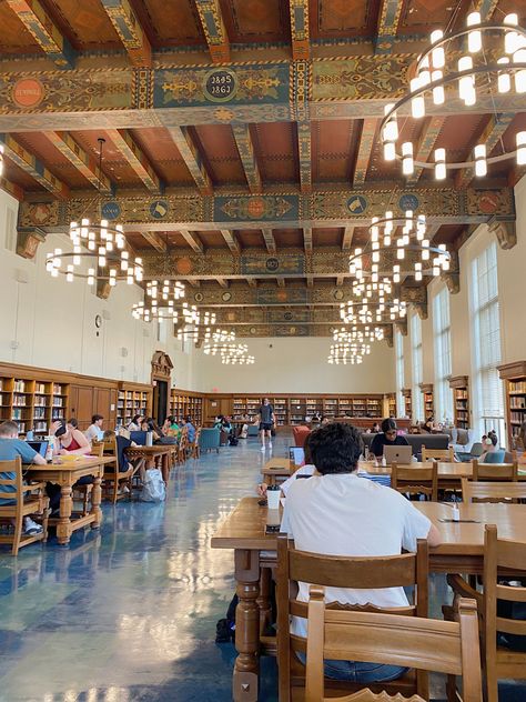 Located in the Main Tower building, the Life Science library has that Harry Potter Ivy university feel #utaustin #longhorns Ut At Austin, Ut Austin Aesthetic, Ut Aesthetic, College Affirmations, Ivy University, Austin Texas Travel, Texas University, College Goals, Texas College