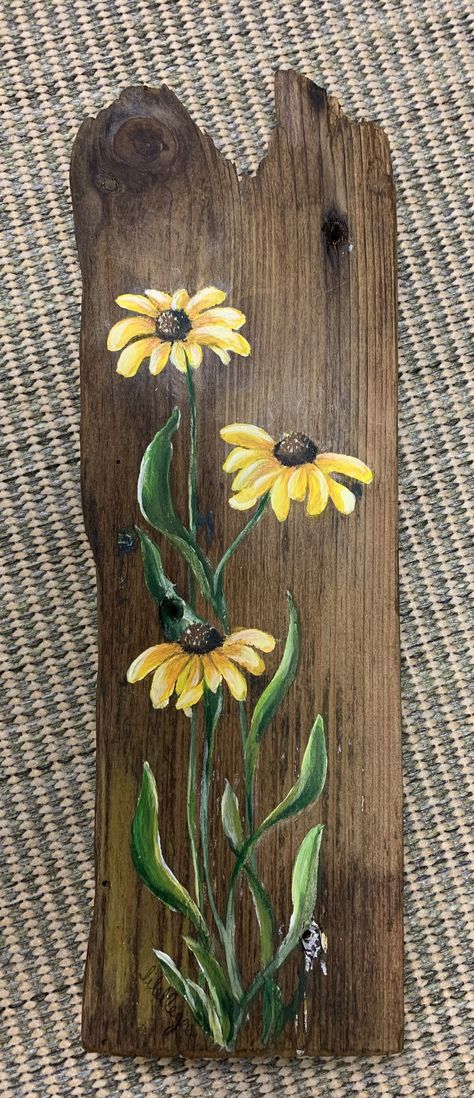 Paint Flowers On Wood, Art On Wooden Planks, Scrap Wood Painting Ideas, Flowers Painted On Wood, Wood Plank Painting Ideas, Flower Painting On Wood, Paint On Wood Ideas, Wood Plank Painting, Painted Flowers On Wood