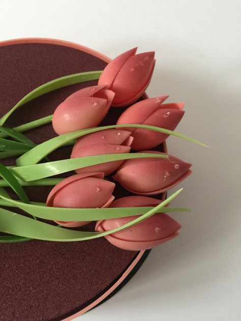 Chocolate Tulips How To Make, Chocolates With Flowers, Chocolate Tulips, Tropical Entremet, Lily’s Chocolate, Flower Cake Decorations, Tulips Bouquet, Classy Baby Shower, Chocolate Work