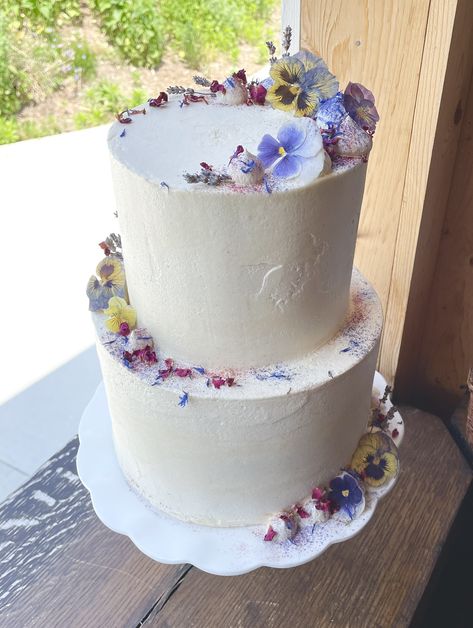 Modern Cake, Modern Cakes, Bday Cake, Pretty Food, Cake Art, Pansies, Wedding Cake, Wedding Cakes, Cake Decorating