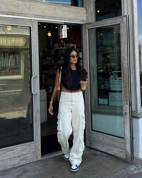 Pia Wurtzbach Style, Pia Shah, Pia Wurtzbach, Coffee Run, Vision Board 2023, Style Icons, Normcore, Vision Board, Outfit Ideas