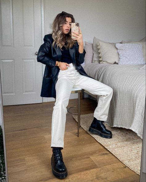 Doc Martens Sinclair Outfit Winter, Noir Outfits Women, Jeans And Dr Martens Outfit, Dr Martens Fall Outfit, White Dr Martin Boots Outfit, Doc Marten Sinclair Boots Outfit, Sinclair Dr Martens Outfit, Dr Marten Jadon Outfit, Doc Marten Platform Boots Outfits