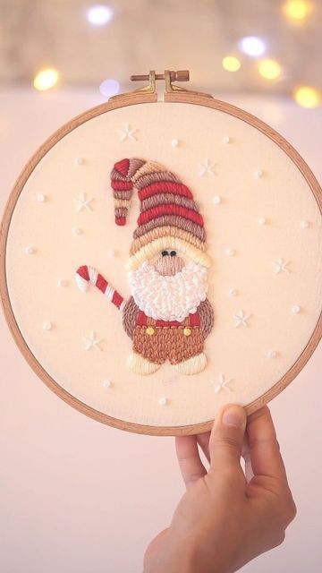 Christmas Gnome Embroidery, Gnome Embroidery Patterns, Nutcracker Embroidery, Holiday Embroidery Patterns, Making Pillows, Gnome Embroidery, Embroidery Business, Embroidery Hoop Art Diy, Simple Hand Embroidery Patterns